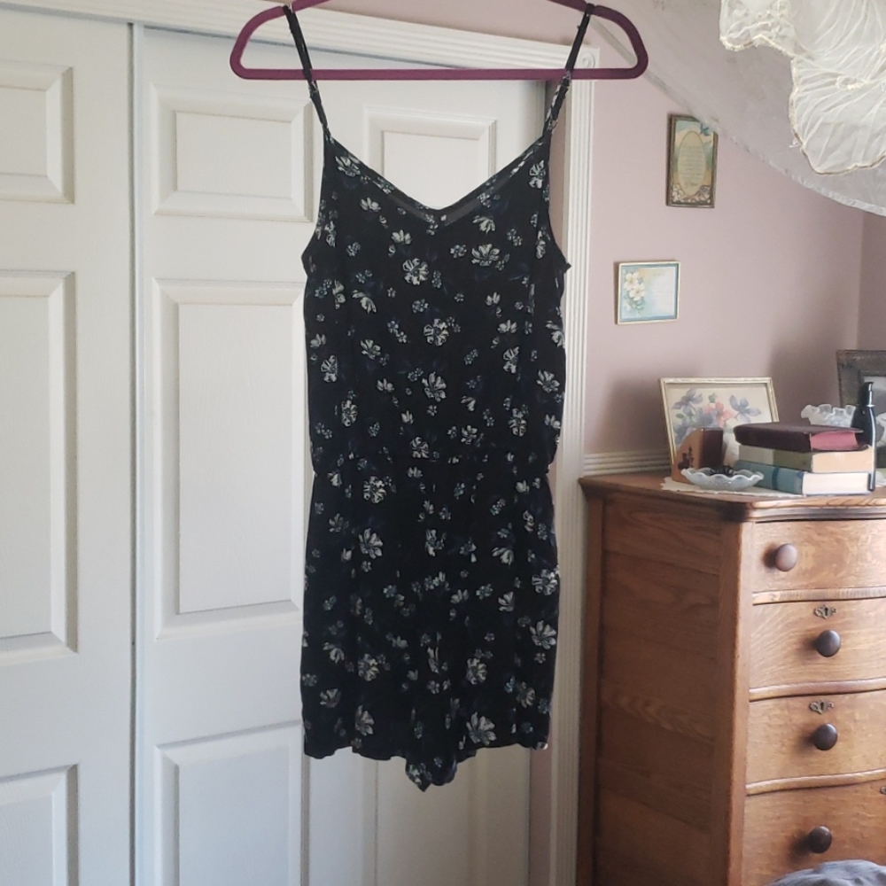 Extra Small romper - Picture 2 of 2